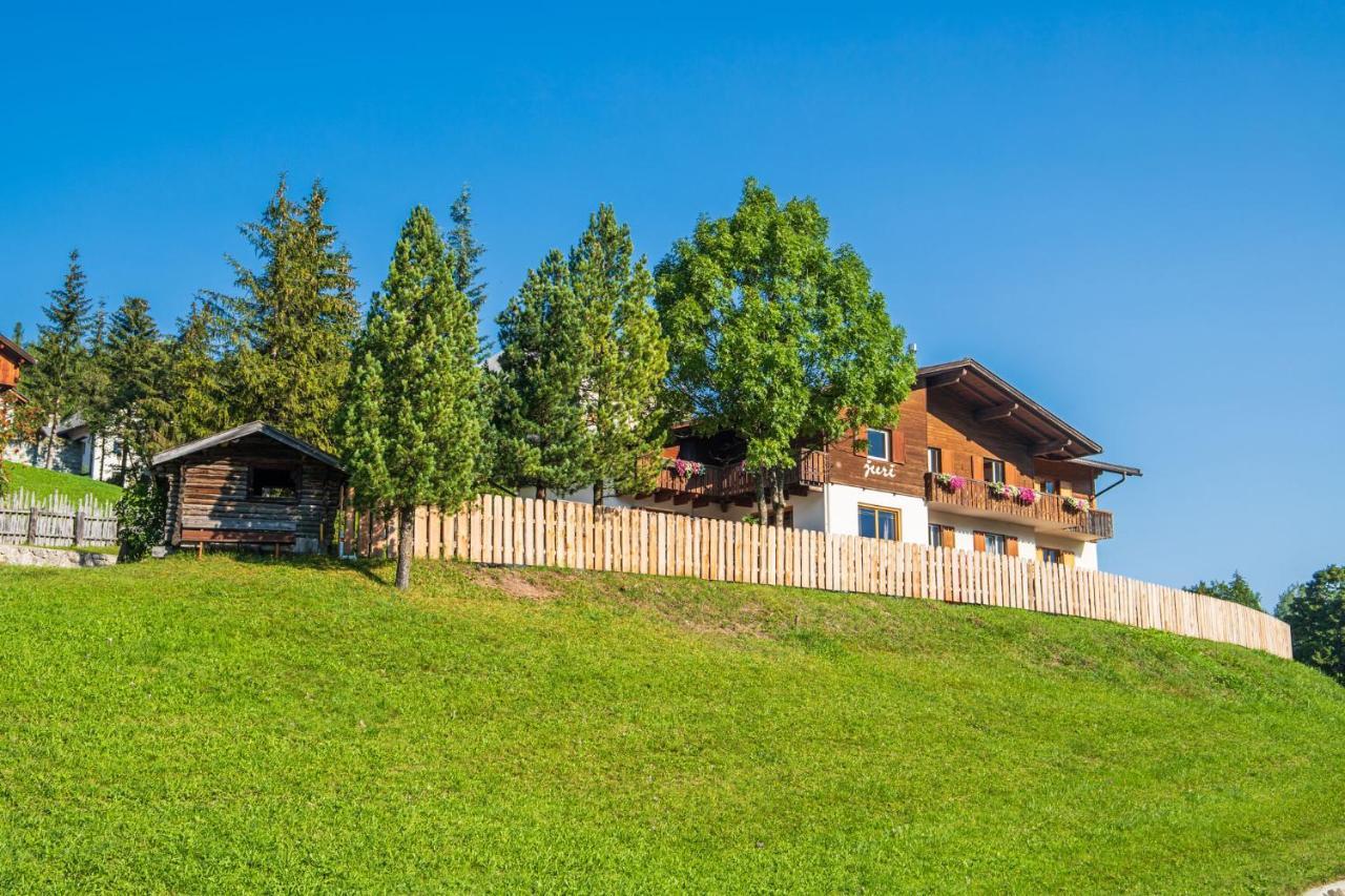 Bed and Breakfast Garni Juri Ла Вилла Экстерьер фото